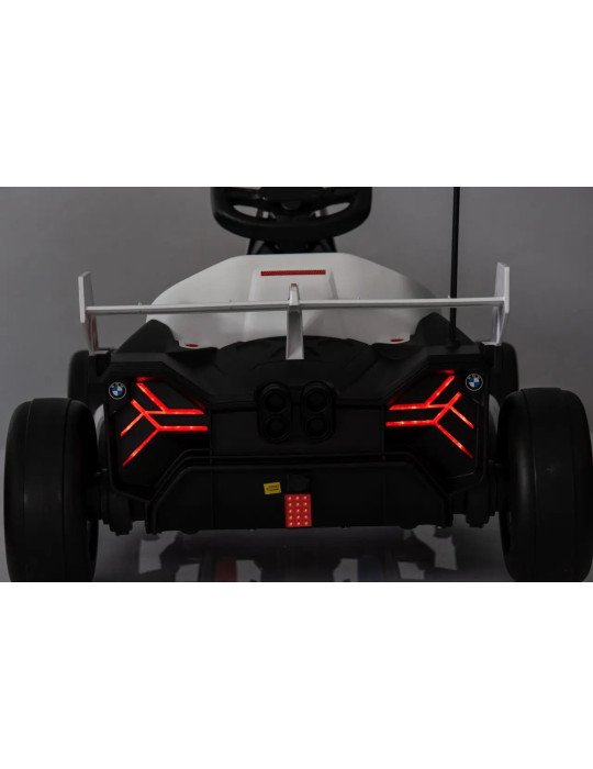 Kart elétrico infantil BMW 24V com função de derleta e luzes LED