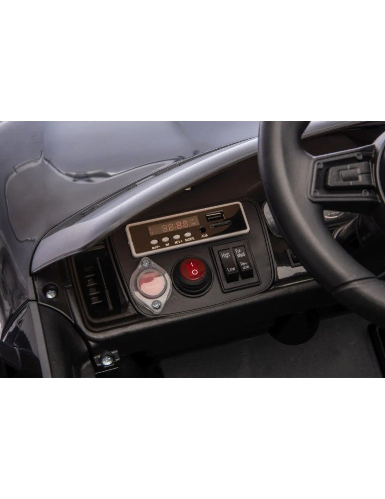 Auto elettrica per bambini Porsche Cayenne 12V con comando e luci a LED