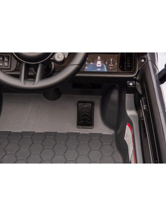 Carro elétrico de crianças Porsche Cayenne 12V com comando e luzes LED